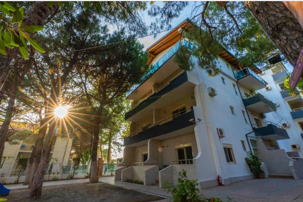 Hotel Otrant Velipojë 3*,