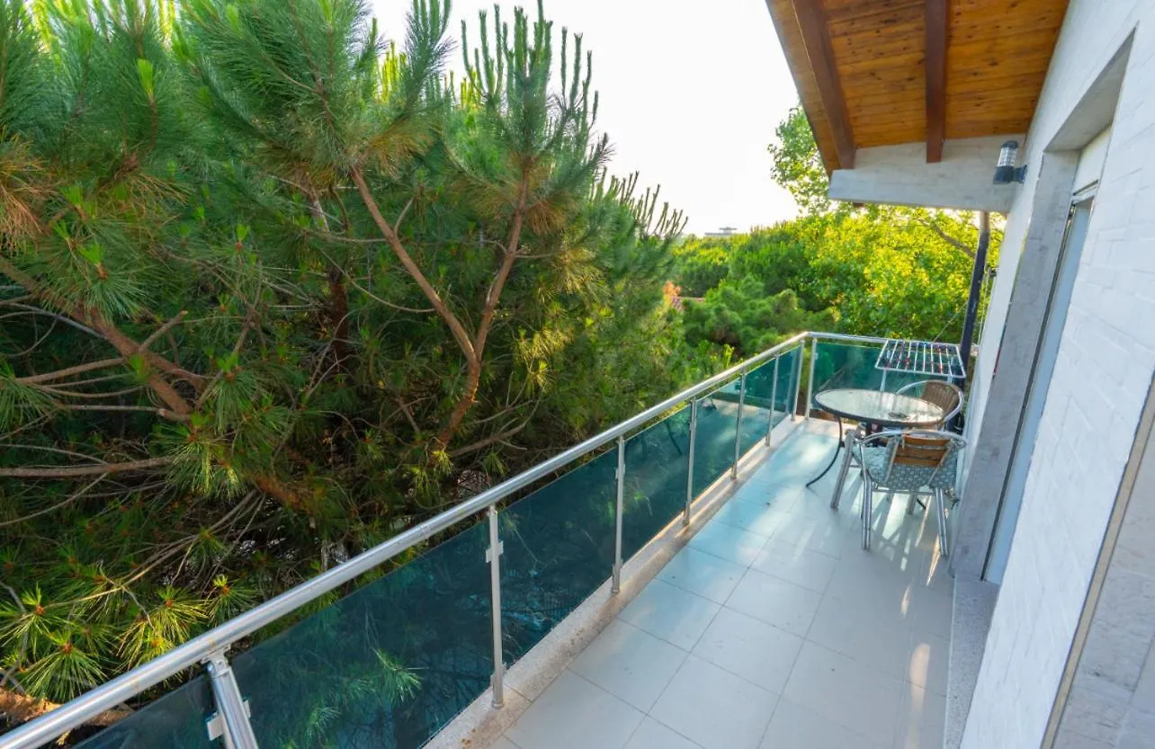 Hotel Otrant Velipoje 3*,
